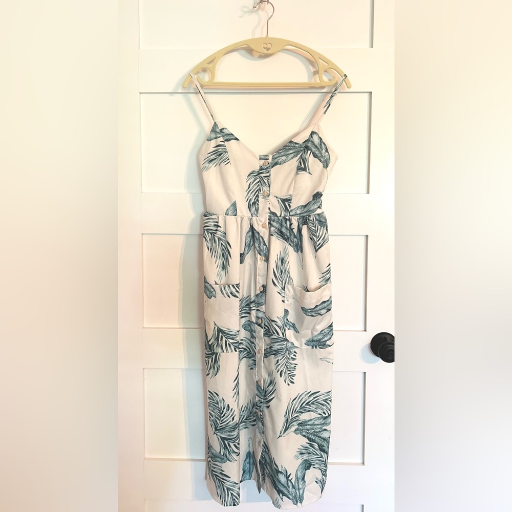 Goodnight Macaroon 'Gaho' Leaf Print Button Front Midi Dress | NWOT | Size Small